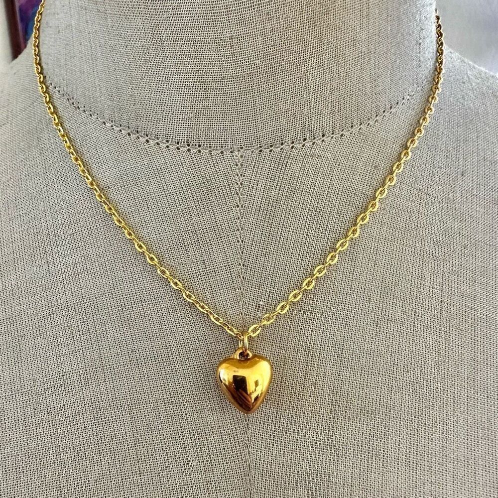 Gold tone  Puffy heart Pendant necklace